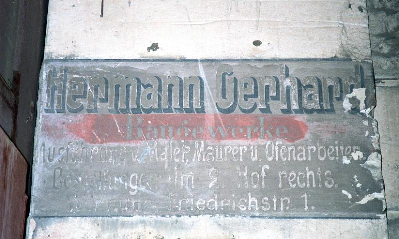 Dresden-Friedrichstadt, Friedrichstr. 27, 27.6.1995 (1).jpg - Hermann Gerhard Baugewerke. Ausführung v. Maler, Maurer u. Ofenarbeiten, Besichtigungen im 2. Hof rechts. Wohnung Friedrichstr. 1.